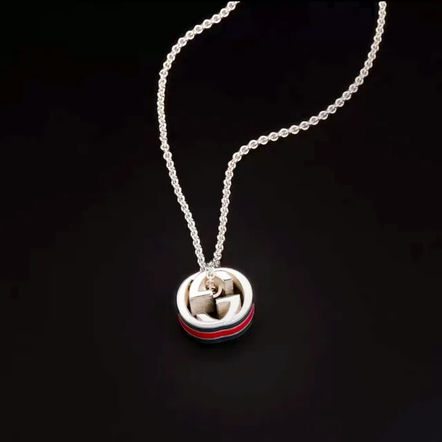 Gucci 绿红圆柱形吊坠搪瓷条纹细节项链 9