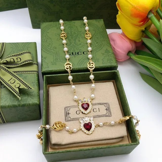 Gucci Heart Pendant Pearl-Beaded Gold-Tone Necklace 3