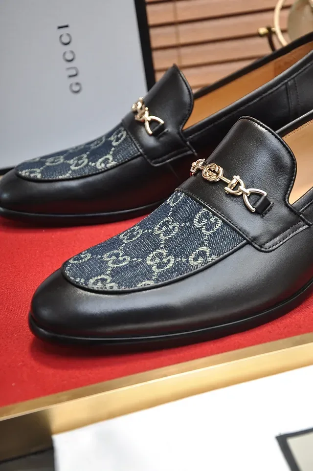 Gucci Horsebit 1955 काले लेदर और GG Monogram लोफर्स 2