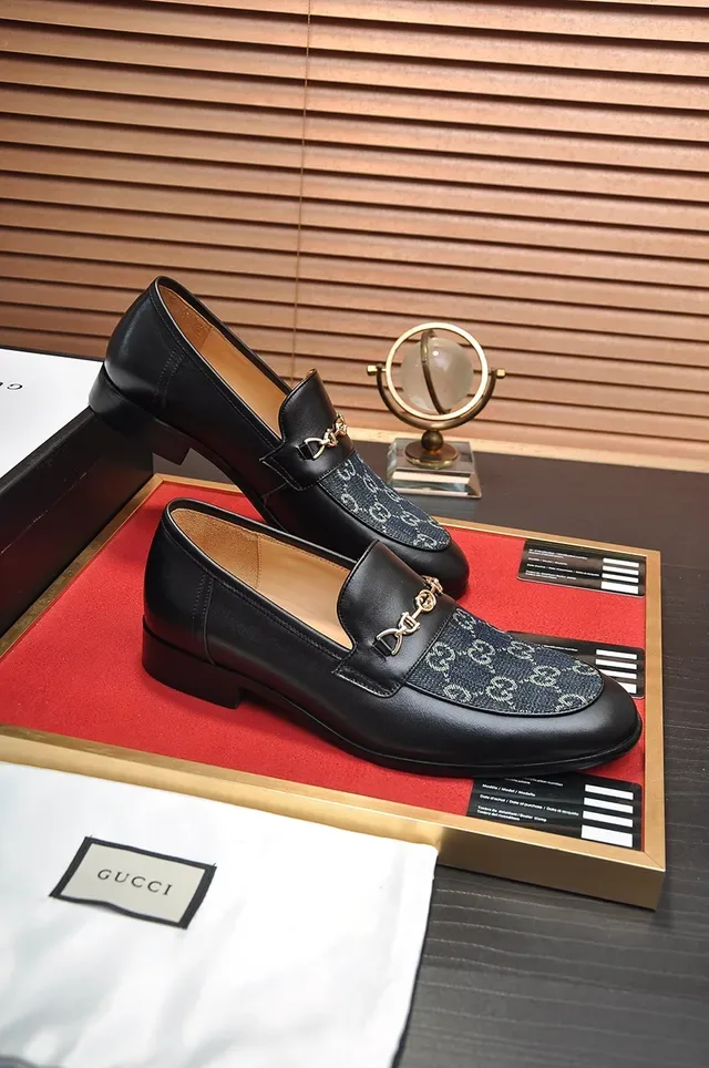 Gucci Horsebit 1955 काले लेदर और GG Monogram लोफर्स 4