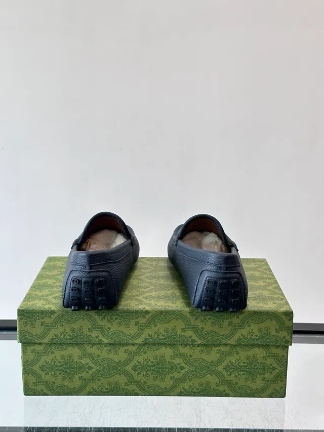 Gucci Horsebit 1955 Mocassins en cuir bleu texture pebble 3