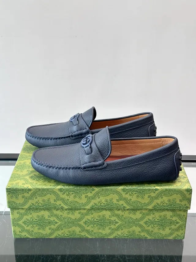 Gucci Horsebit 1955 Mocassins en cuir bleu texture pebble 5
