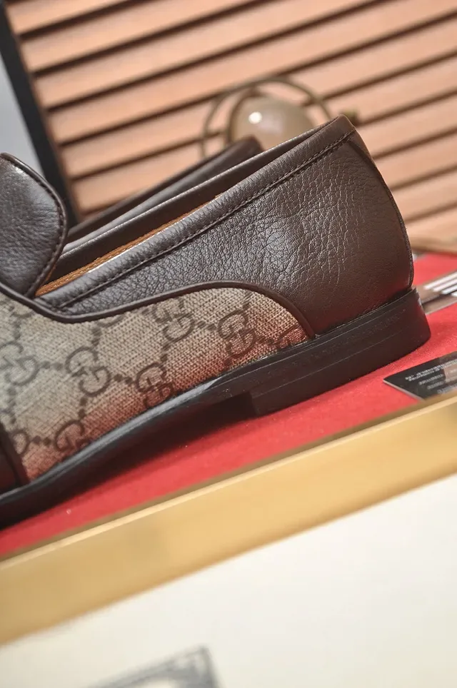 Gucci Horsebit 1955 भूरा और बेज GG Web लूफर्स 9