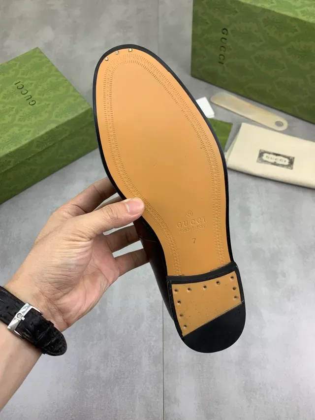 Gucci Horsebit 1955 भूरी और काली चमड़े की लोफर्स 2
