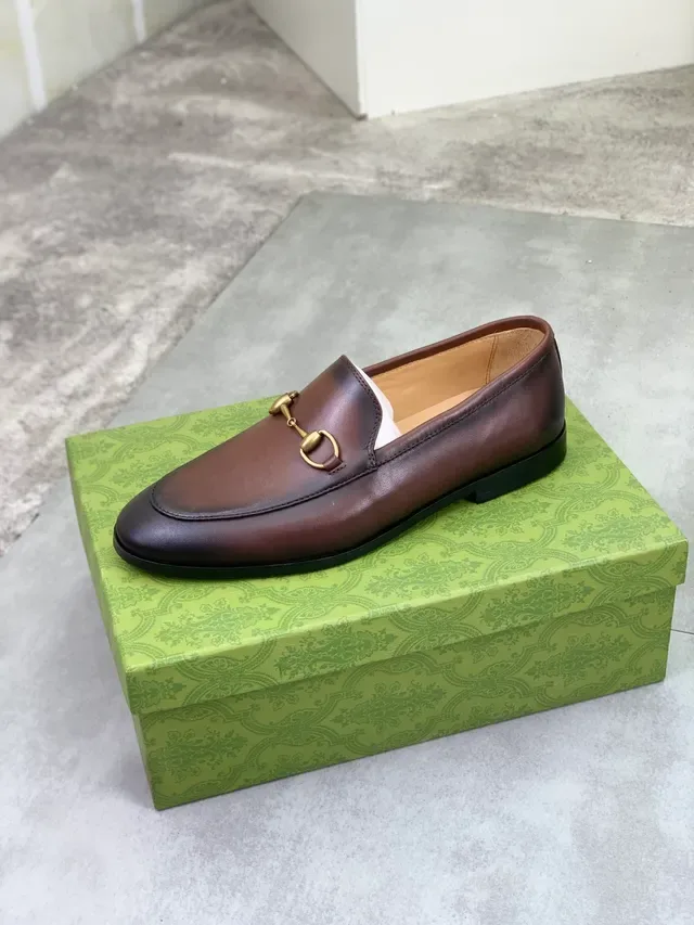 Gucci Horsebit 1955 भूरी और काली चमड़े की लोफर्स 4