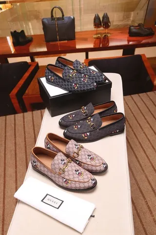 Gucci Horsebit 1955 Mickey Mouse imprimé mocassins 3