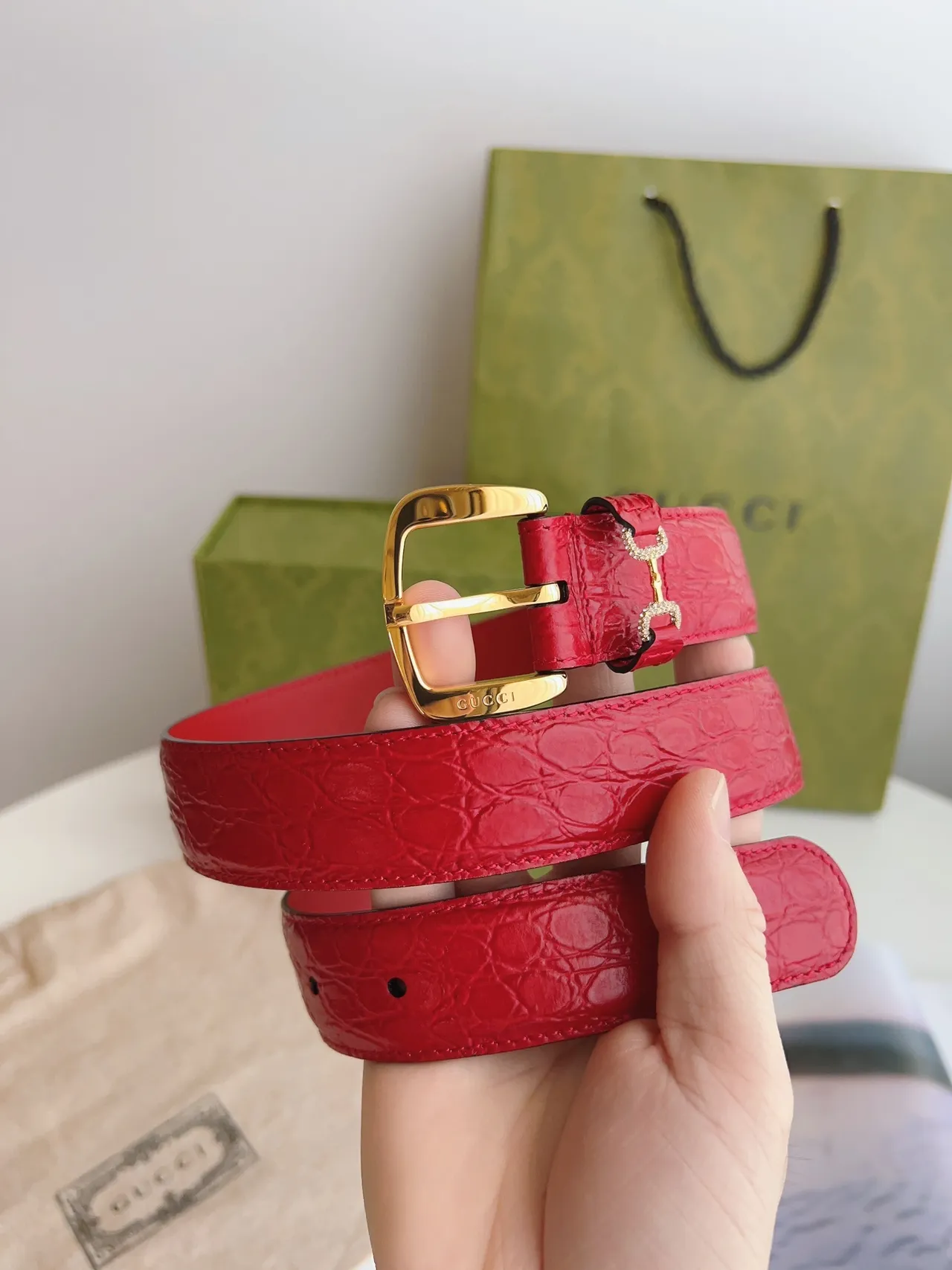 Gucci Horsebit 1955 Ceinture en cuir rouge embossé crocodile 3