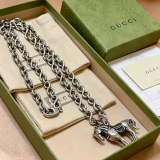 Gucci Horsebit 1955 Silver Beige Twisted-Link Chain Sculpted Horse Pendant Necklace