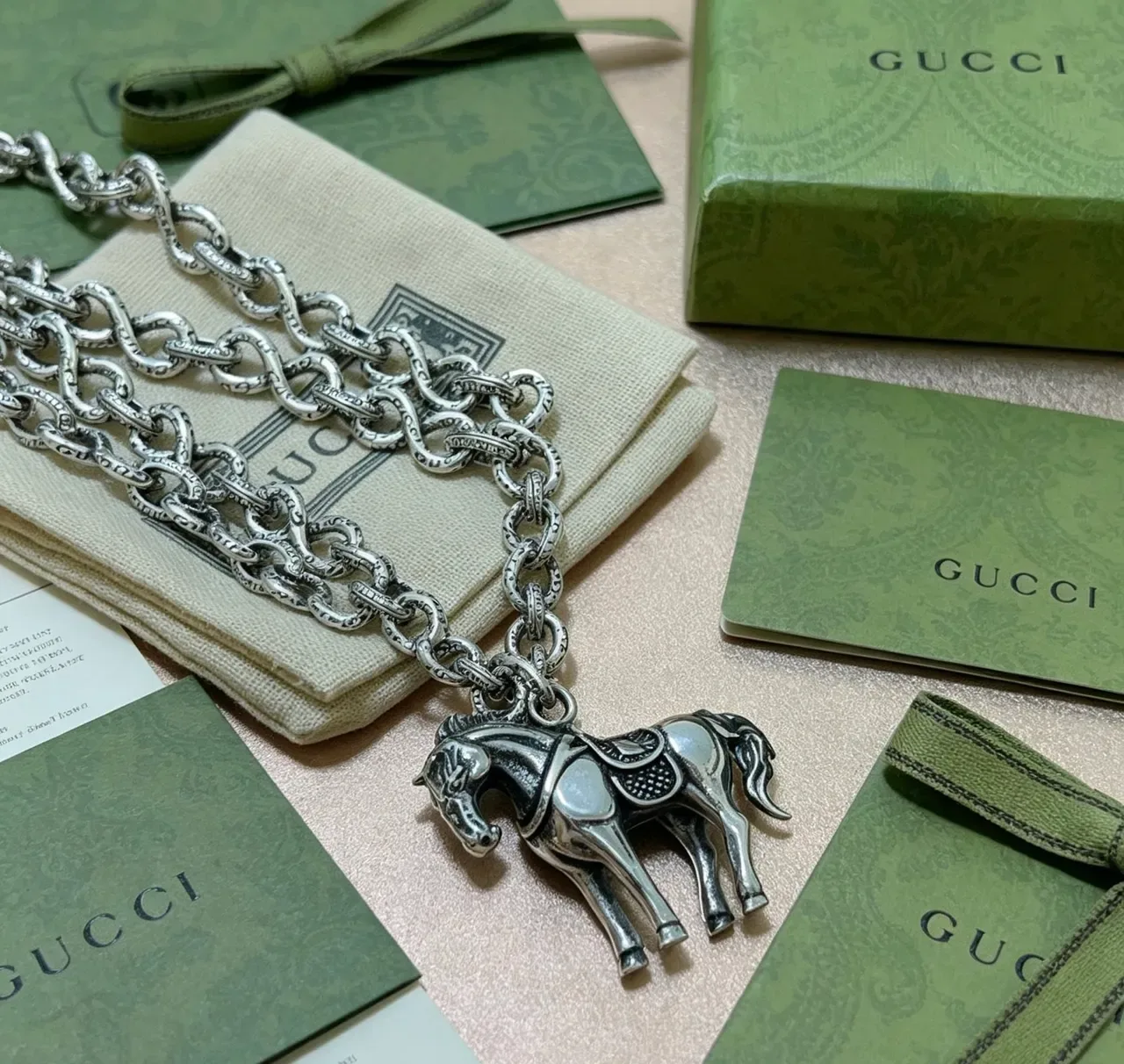 Gucci Horsebit 1955 Silver Beige Twisted-Link Chain Sculpted Horse Pendant Necklace 2