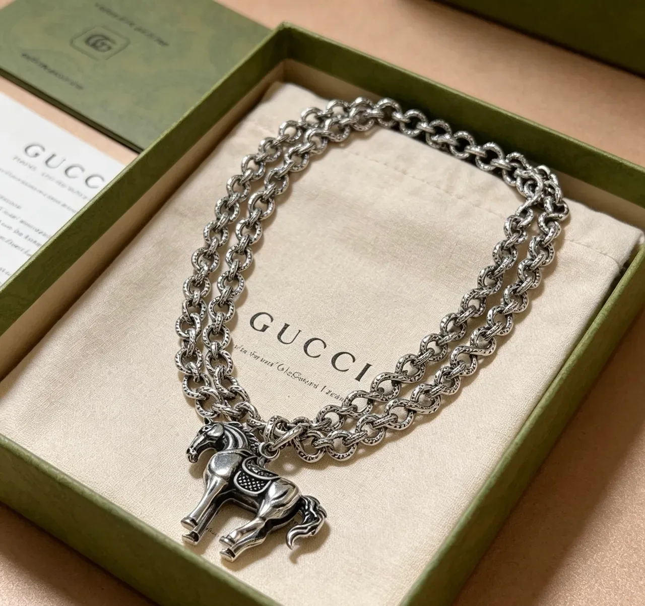 Gucci Horsebit 1955 Silver Beige Twisted-Link Chain Sculpted Horse Pendant Necklace 3