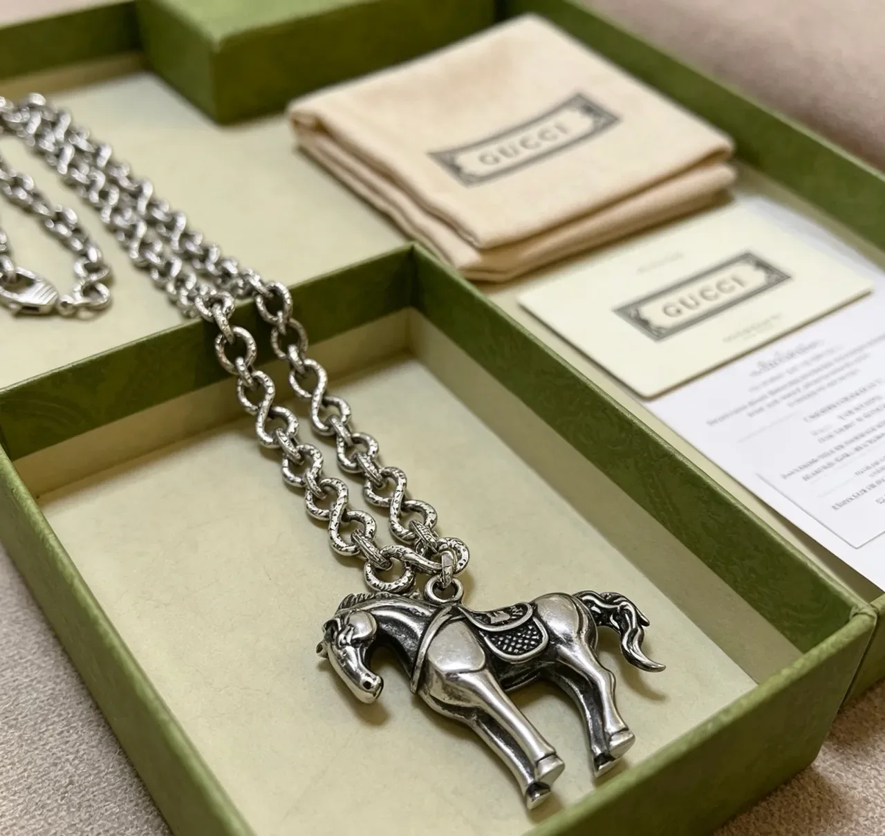 Gucci Horsebit 1955 Silver Beige Twisted-Link Chain Sculpted Horse Pendant Necklace 7