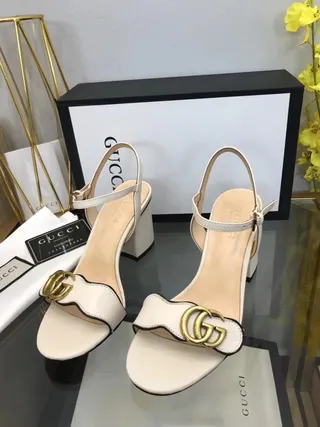 Gucci Horsebit 1955 Sandálias Gladiator de couro branco e preto com piping 2