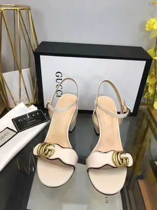 Gucci Horsebit 1955 Sandálias Gladiator de couro branco e preto com piping 3
