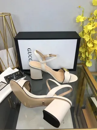 Gucci Horsebit 1955 Sandálias Gladiator de couro branco e preto com piping 5