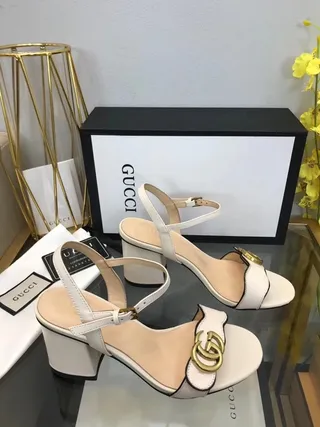 Gucci Horsebit 1955 Sandálias Gladiator de couro branco e preto com piping 6