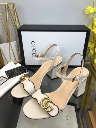 Gucci Horsebit 1955 Sandálias Gladiator de couro branco e preto com piping 7