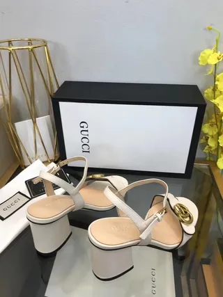 Gucci Horsebit 1955 Sandálias Gladiator de couro branco e preto com piping 8