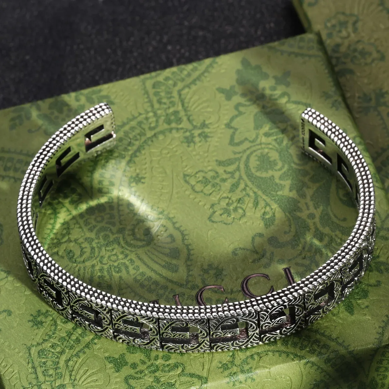 Gucci Interlocking G Engraved Silver Cuff Bracelet 3