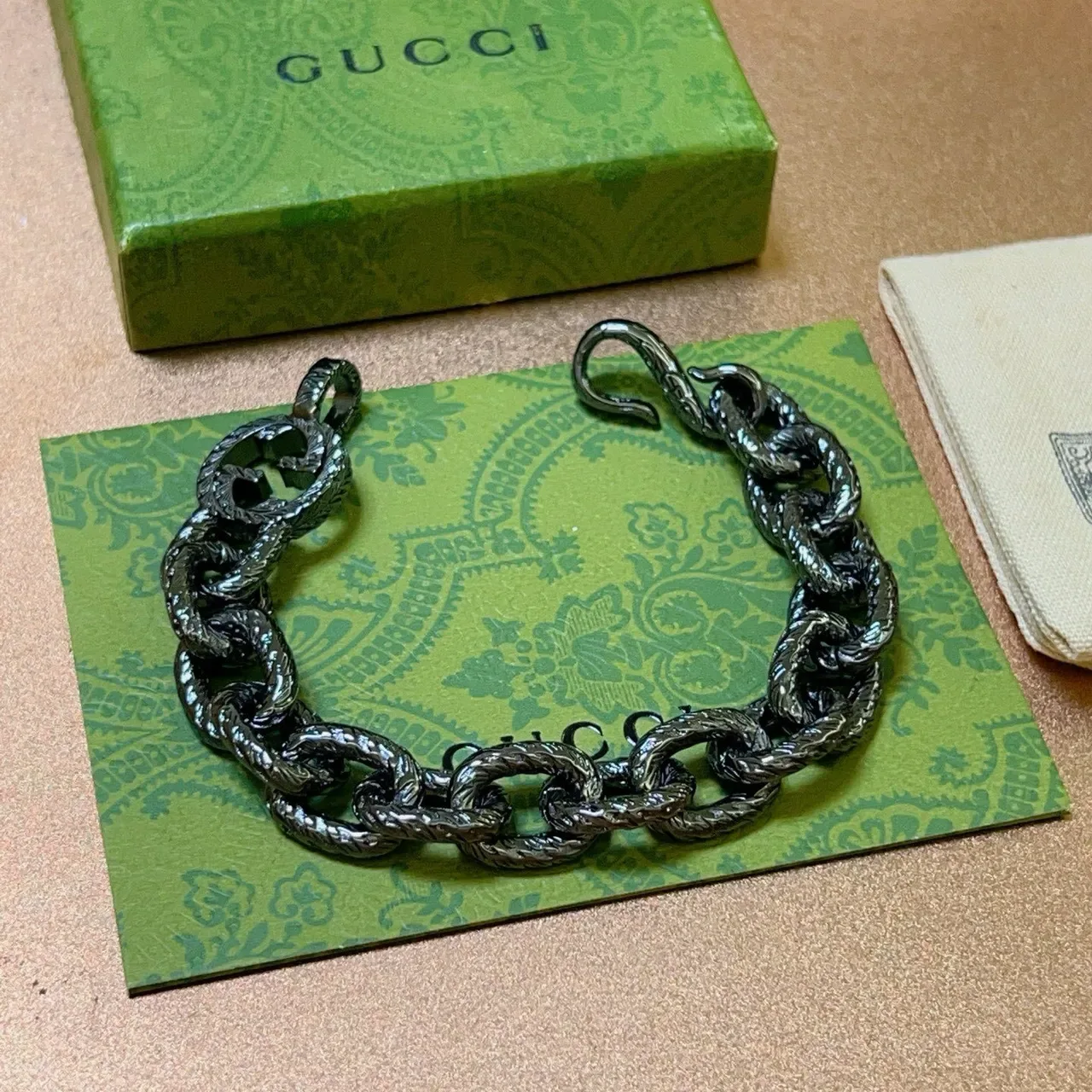 Gucci Interlocking G Twisted Rope-Link Oxidized Black Bracelet 2