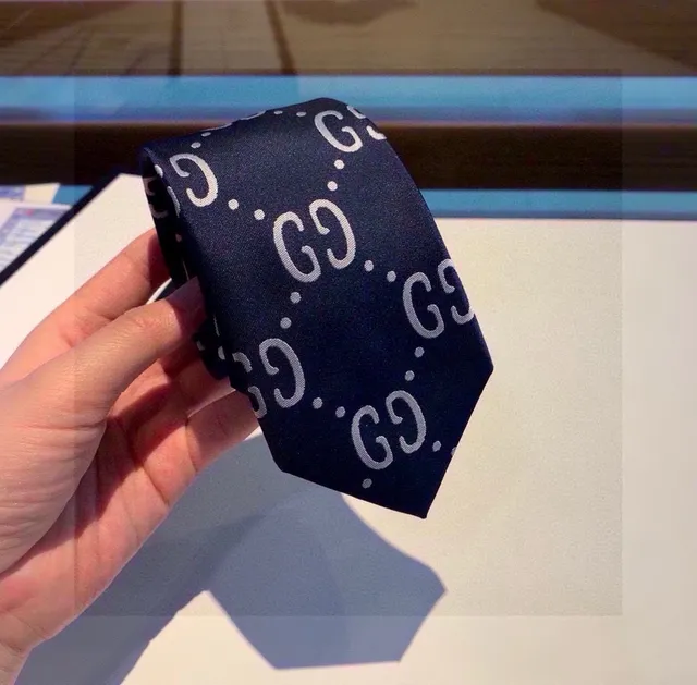Gucci Interlocking GG Monogram Navy ربطة عنق 4