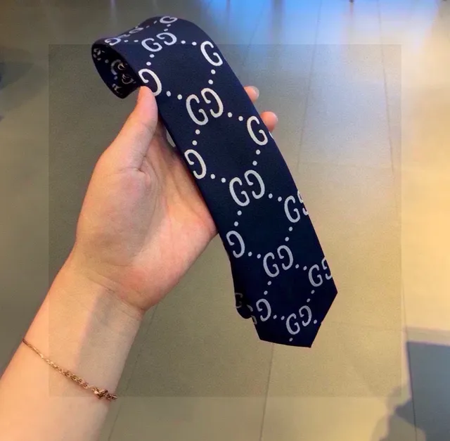 Gucci Interlocking GG Monogram Navy ربطة عنق 5