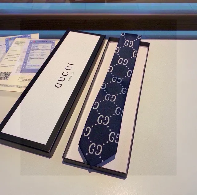 Gucci Interlocking GG Monogram Navy ربطة عنق 6