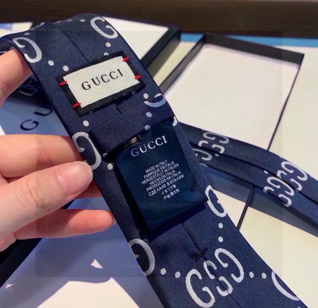 Gucci Interlocking GG Monogram Navy ربطة عنق 8