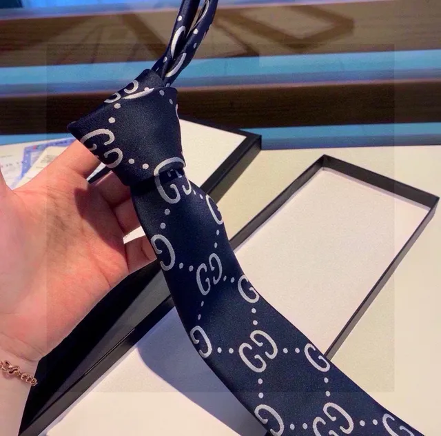 Gucci Interlocking GG Monogram Navy ربطة عنق 9