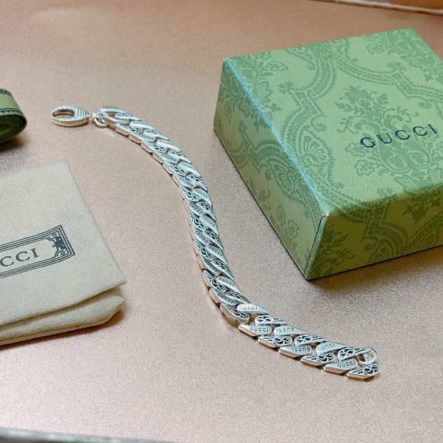Gucci Link to Love Bracelete Corrente Prata Larga Gravada com Branding 3