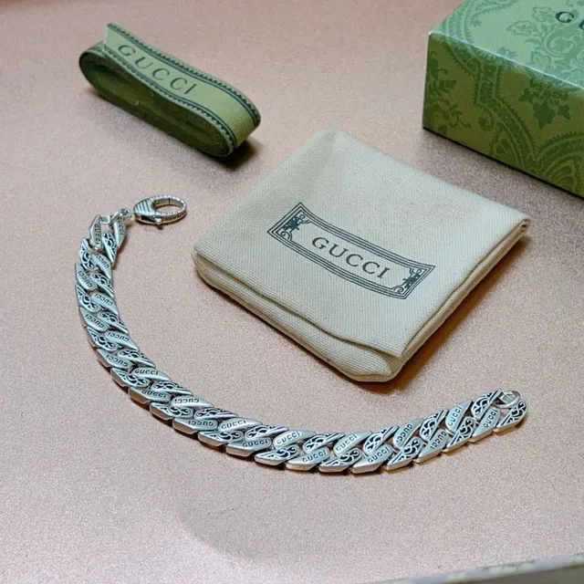 Gucci Link to Love Bracelete Corrente Prata Larga Gravada com Branding 4
