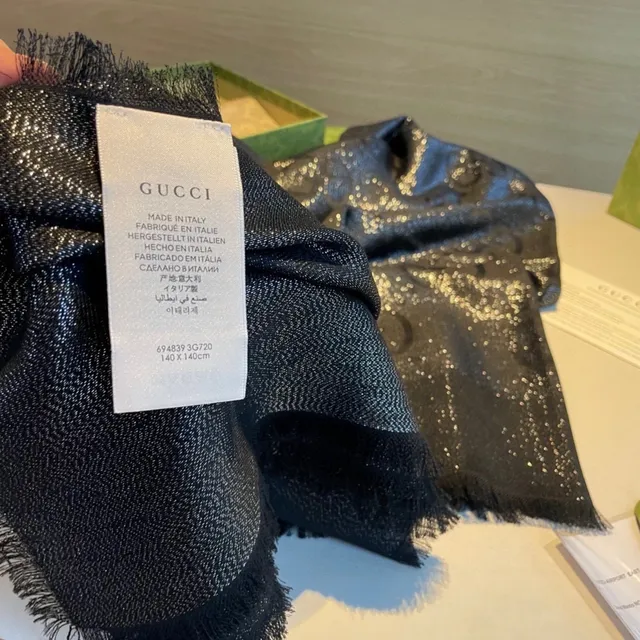 Gucci Monogram Métallique à Franges Écharpe de Soie Noire 8