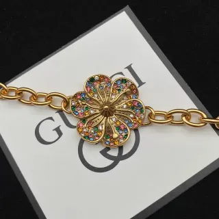 Gucci बहुरंगी क्रिस्टल फूल गोल्ड टोन चेन ब्रेसलेट