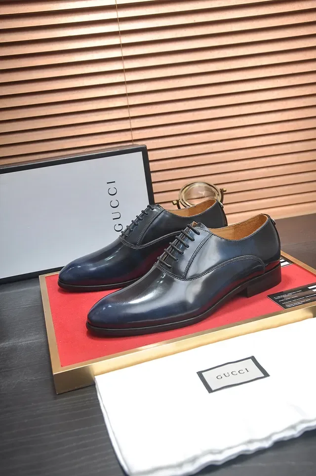 Gucci Chaussures Oxford Navy en Cuir Polished Embout Cap 4