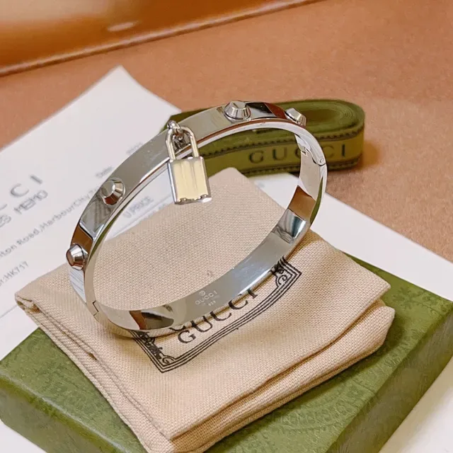 Gucci Padlock Silver Beige Rigid Hinged Bangle Charm Bracelet 7