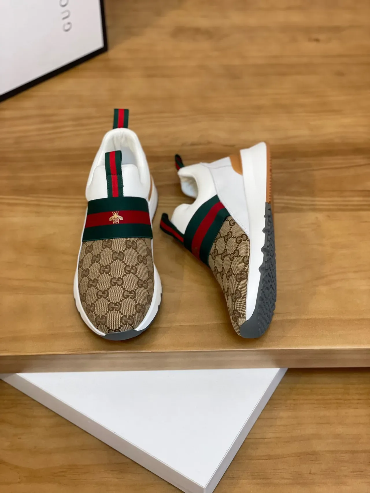 Gucci Screener Beige et Blanc GG Monogram Web Strap sneakers lifestyle 3