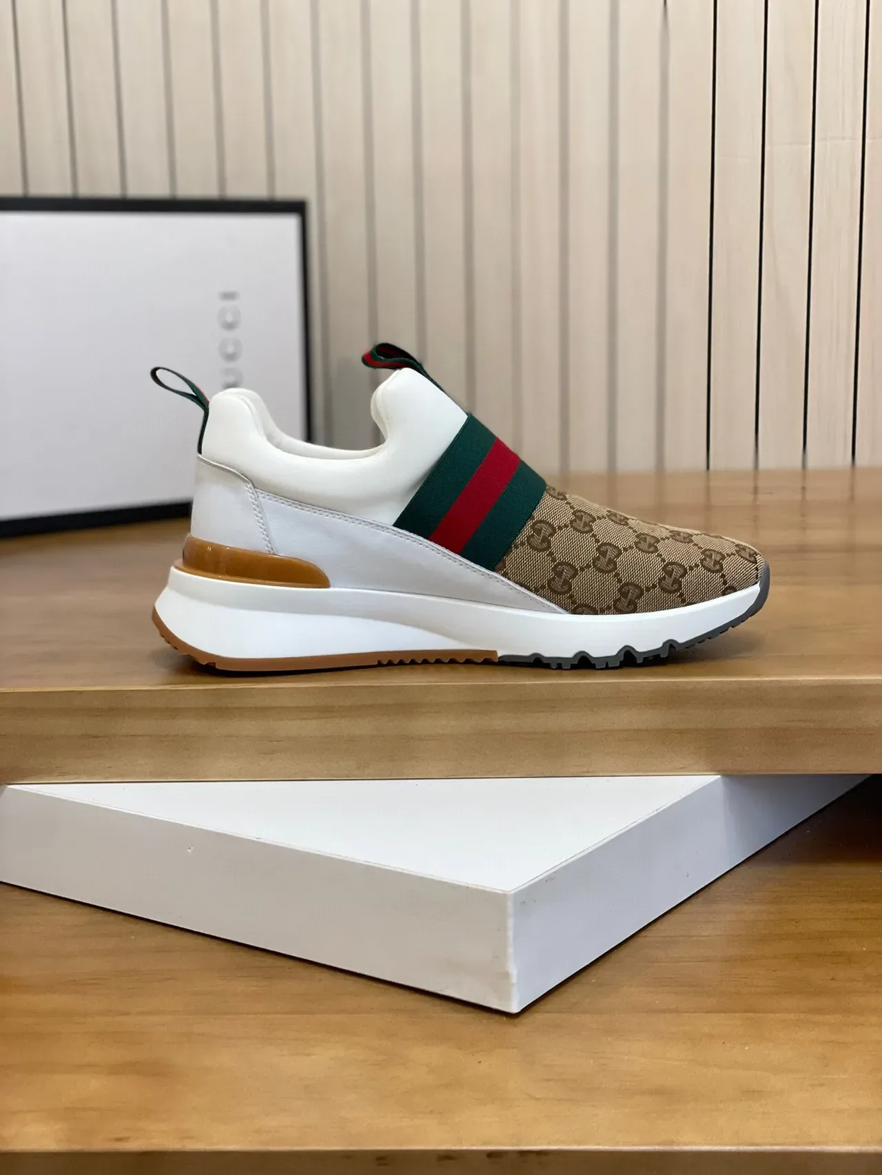 Gucci Screener Beige et Blanc GG Monogram Web Strap sneakers lifestyle 5