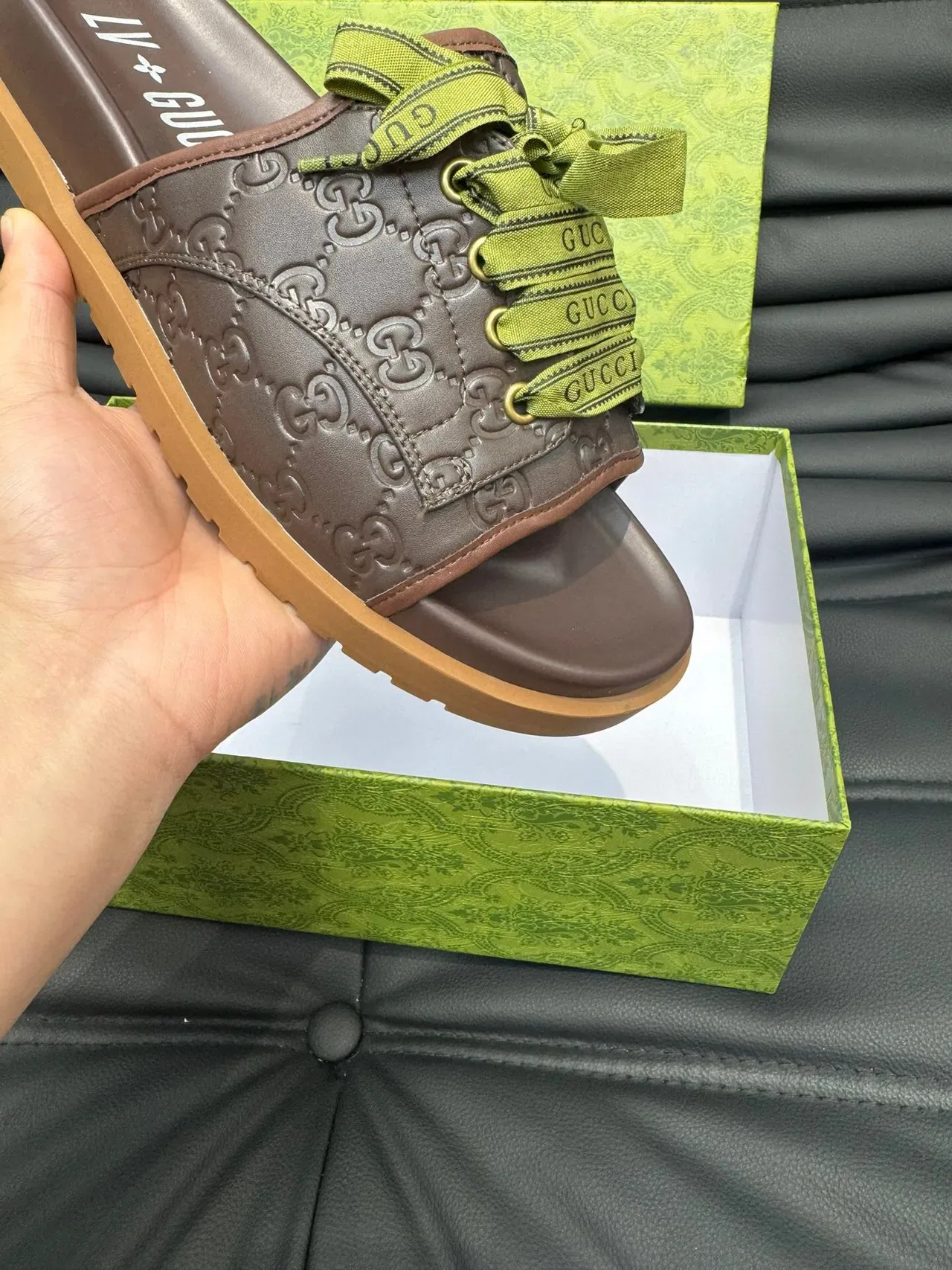 Gucci Screener Marron Vert GG Monogram Cuir Embossé Ruban Dentelle Nœud Détail Pantoufles 7