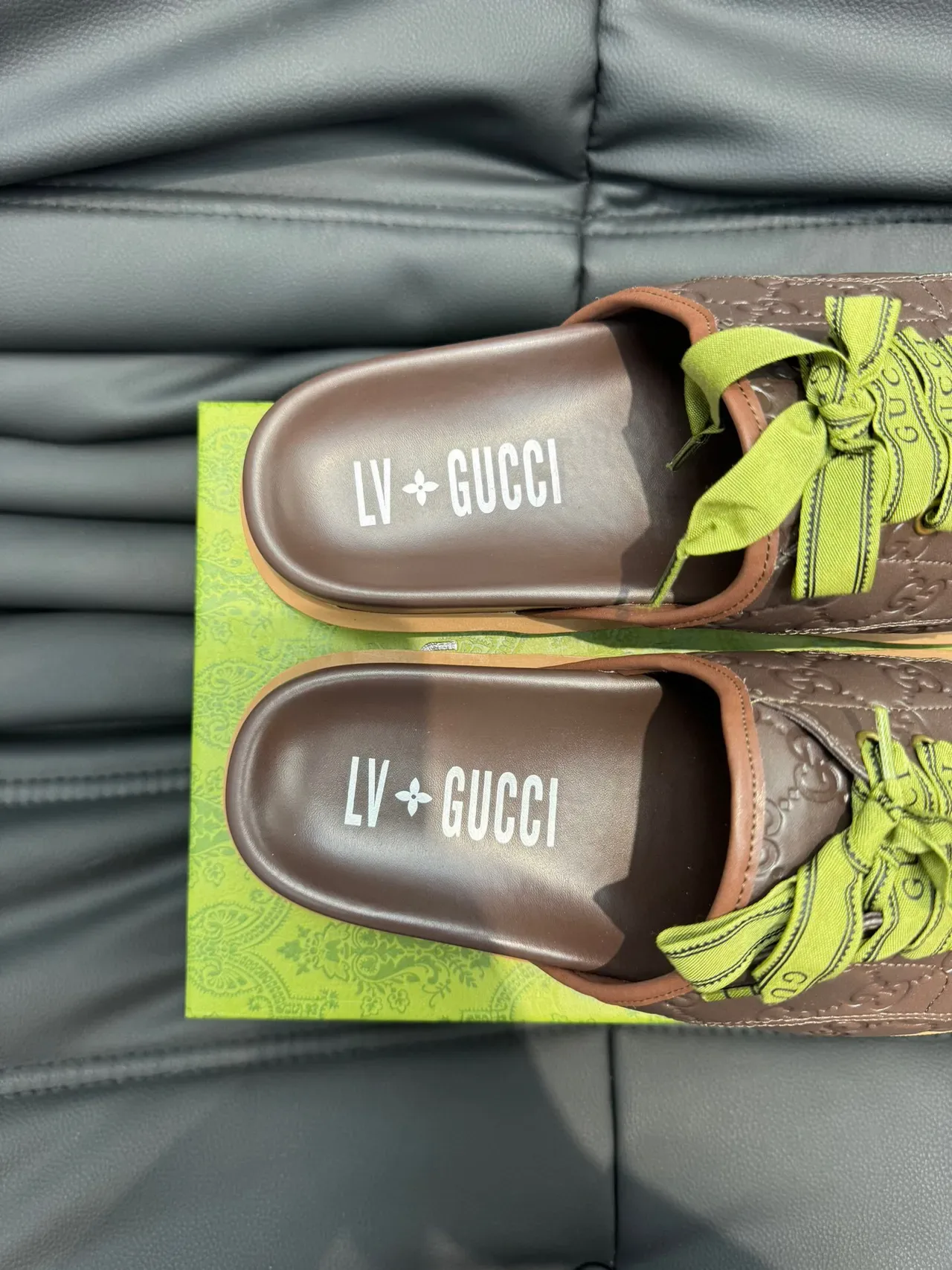 Gucci Screener Marron Vert GG Monogram Cuir Embossé Ruban Dentelle Nœud Détail Pantoufles 8