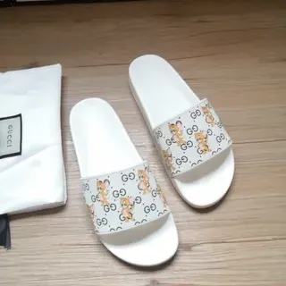 Gucci Screener कार्टून कैरेक्टर प्रिंट सफेद चप्पल