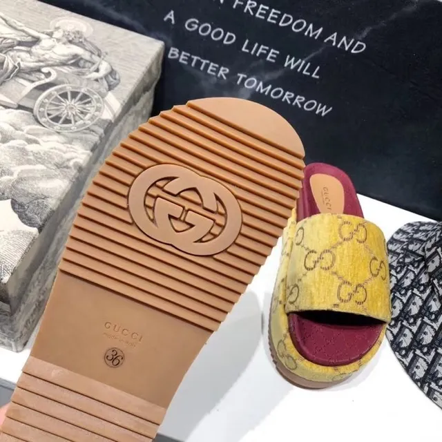 Gucci Screener Jaune moutarde et Bourgogne GG Monogram Sandales à plateforme 2