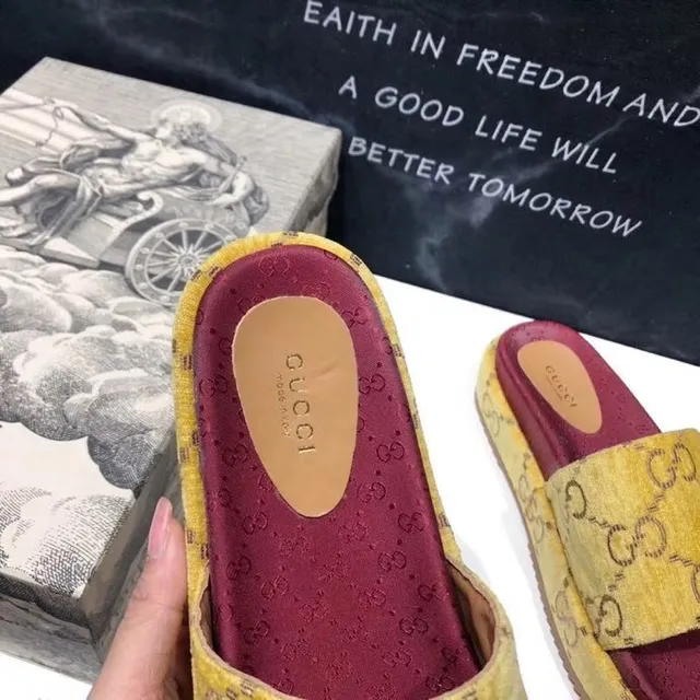 Gucci Screener Jaune moutarde et Bourgogne GG Monogram Sandales à plateforme 3