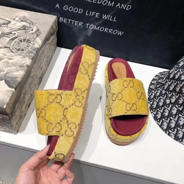 Gucci Screener Jaune moutarde et Bourgogne GG Monogram Sandales à plateforme 4