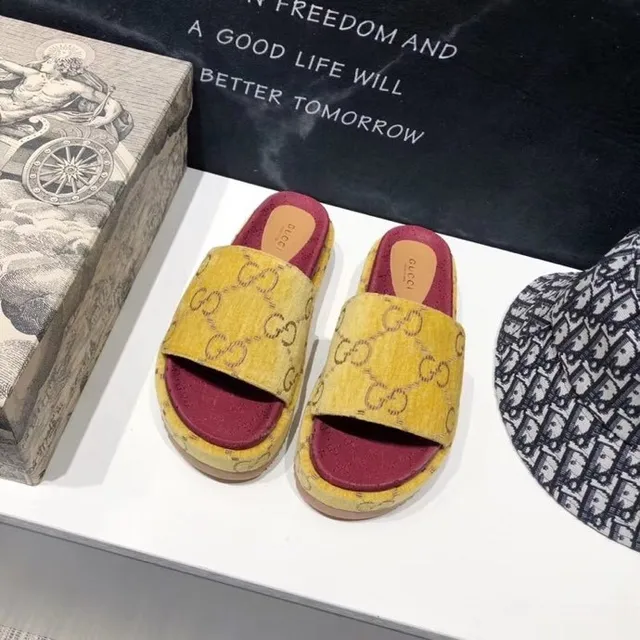 Gucci Screener Jaune moutarde et Bourgogne GG Monogram Sandales à plateforme 7