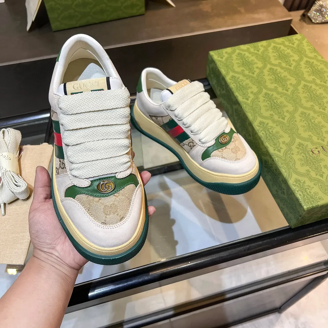 Gucci Screener Off-White e Beige GG Monogram Web Stripe Tênis Lifestyle 2