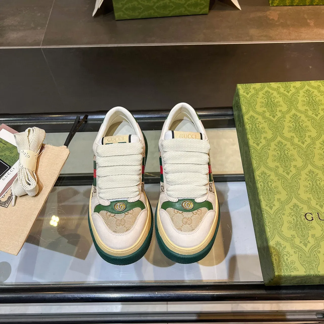 Gucci Screener Off-White e Beige GG Monogram Web Stripe Tênis Lifestyle 3