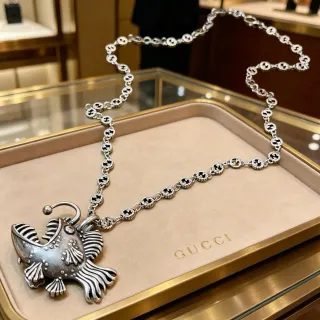 قلادة Gucci فضي أسود معدني مرصع بالمينا روابط متشابكة G
