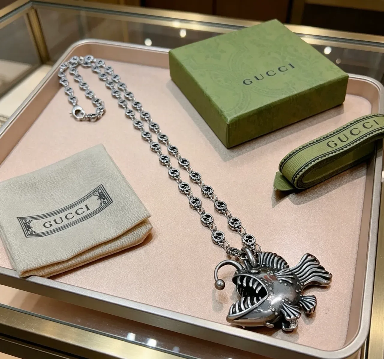 Gucci Silver Black Metal Enamel-Accented Interlocking G Links Necklace 5