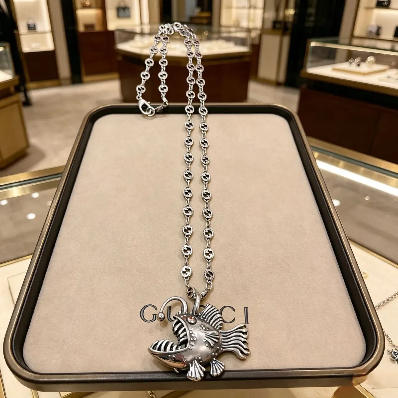 Gucci Silver Black Metal Enamel-Accented Interlocking G Links Necklace 7