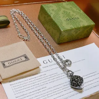 Gucci Chaîne en argent Collier avec Locket de Cœur Orné