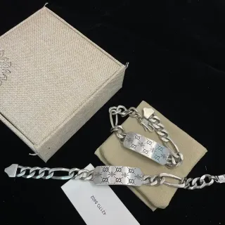 Gucci Silver Chunky Curb Chain Engraved Rectangular Plaque Bracelet
